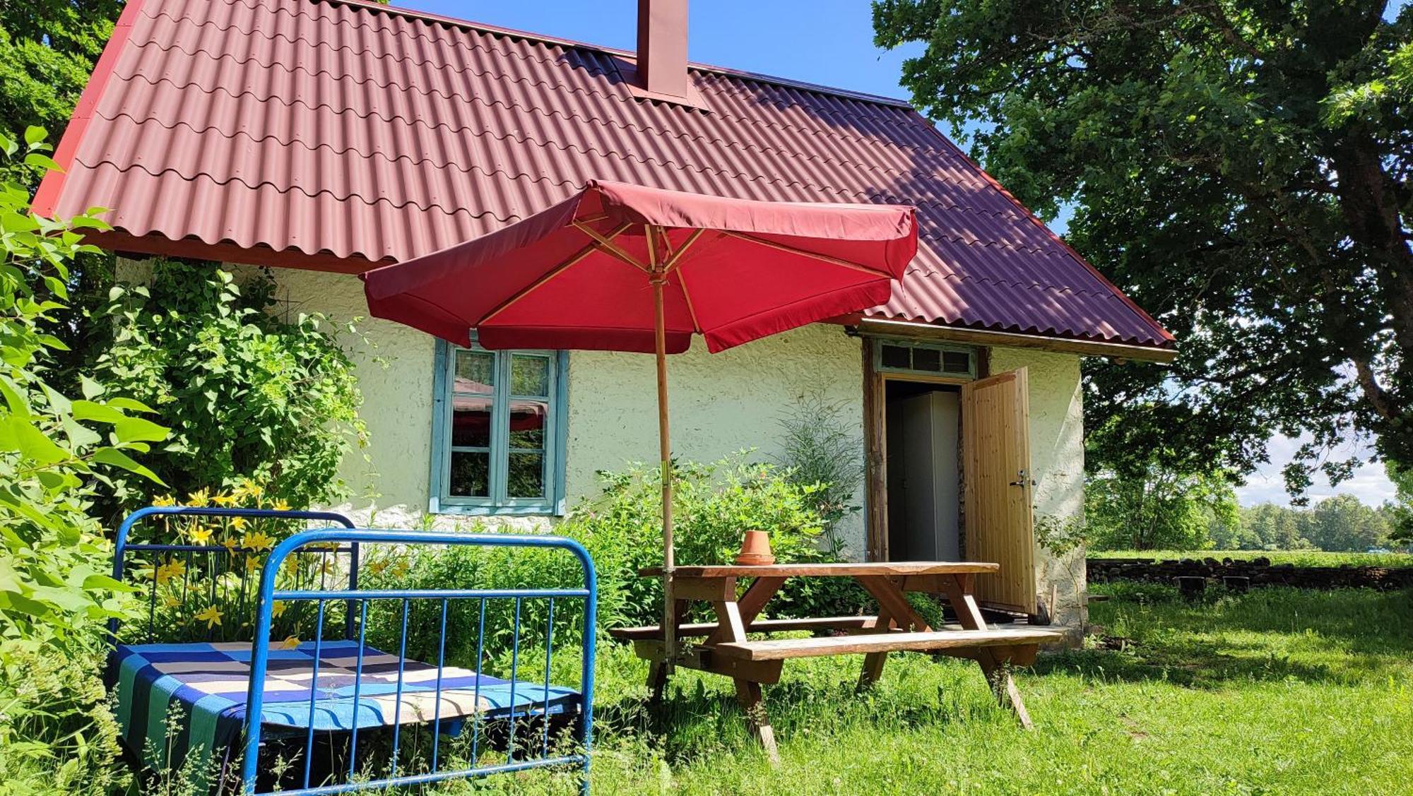 Viini Puhkemaja Guest House Mustjala Exterior photo